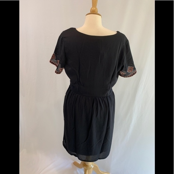 Ella Moon Global Inspired Black Embroidered Geometric Dress With Pockets - Picture 5 of 10